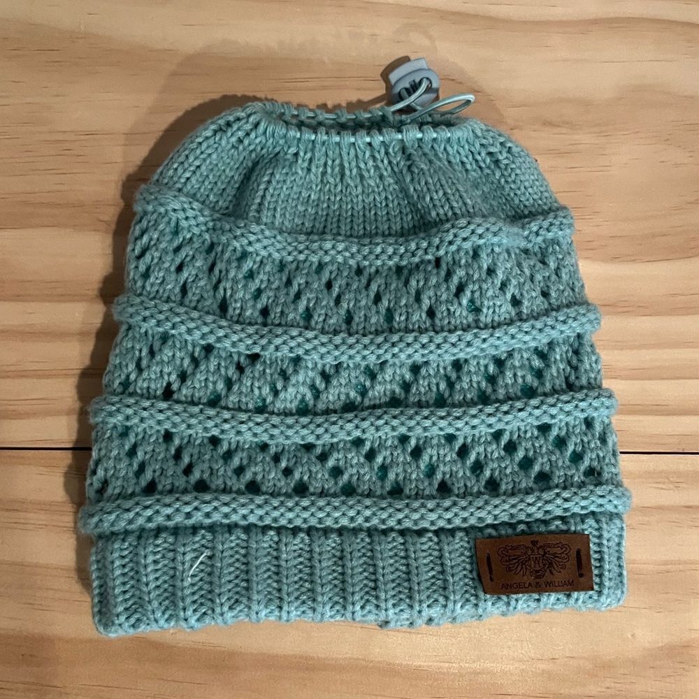 WOMEN’S Knit Beanie